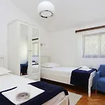 By The Sea - Makarska - 11432 דירה