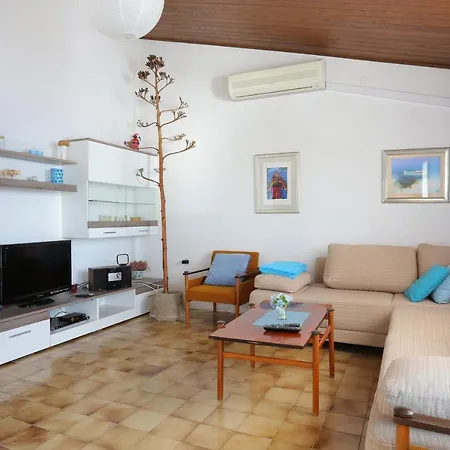 Apartment Apartments By The Sea Podgora, Makarska - 11432