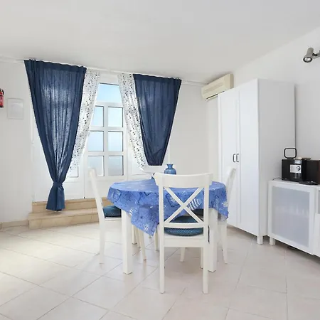 Apartment Apartments By The Sea Podgora, Makarska - 11432